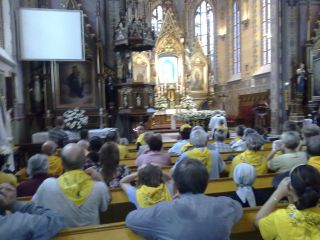 … gdzie odmawiamy modlitwy w oczekiwaniu na mszę św.